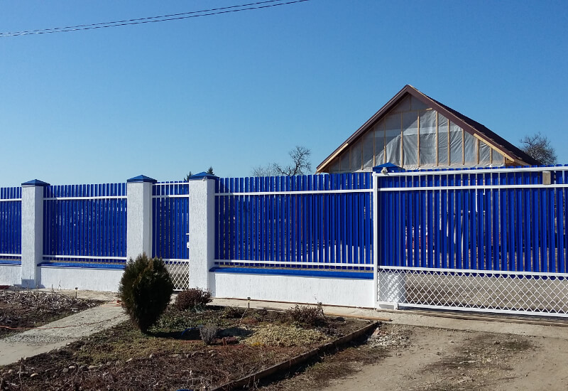 Забор из евроштакетника RAL5002 синий ультра, секция горизонт в Караганде фото 1