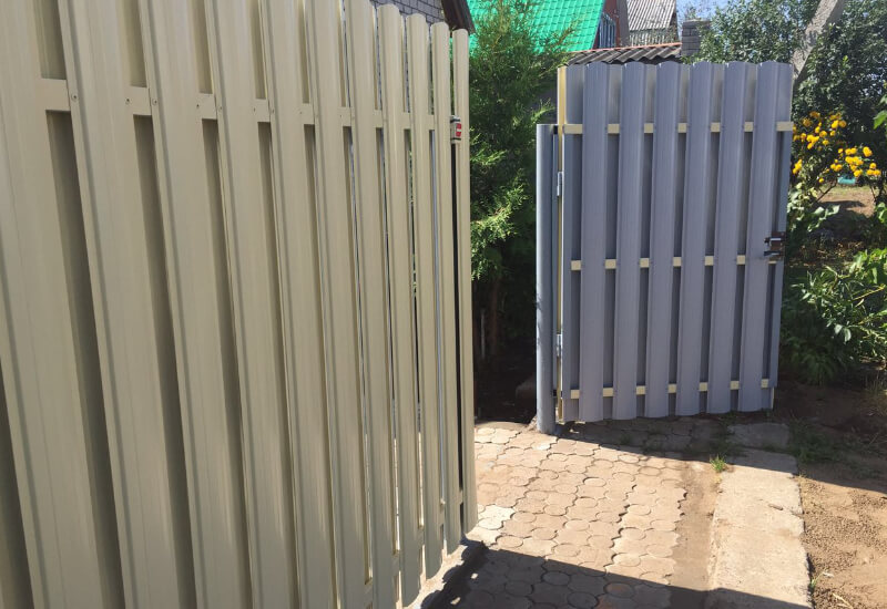 Забор из штакетника цвет RAL1014 бежевый сторона А и Б в Караганде фото 3