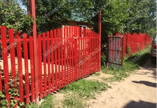 Забор евроштакетник горокой в Караганде цвет рубин